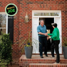 Mosquito Joe service professional shaking hands with homeowner.